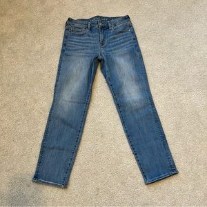 AMERICAN EAGLE Skinny Jeans, size 6 short. NWOT